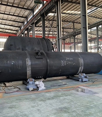 Non-standard glass lined lengthened type reaction tank