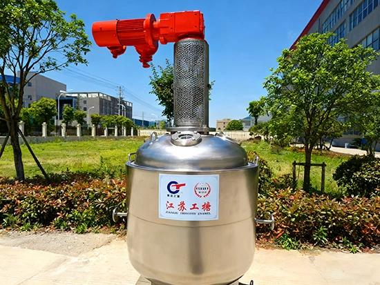 Glass lined reactor with 304 stainless steel insulation cladding